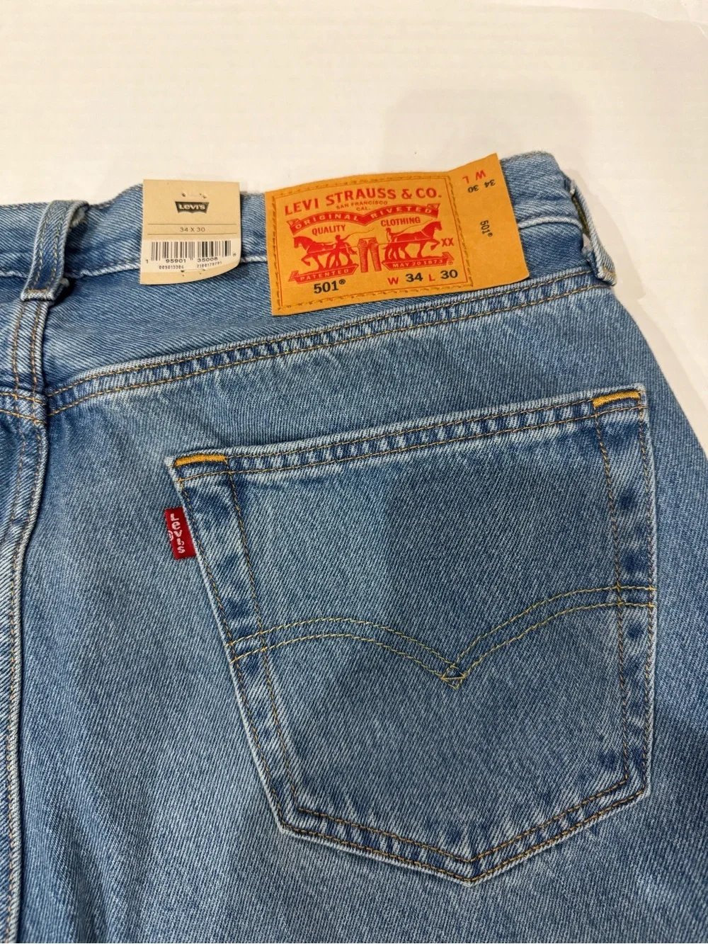 Levi's 501 Men's Blue Denim Jeans - Classic Fit